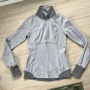 Lululemon gray long sleeve quarter zip sweater size 4